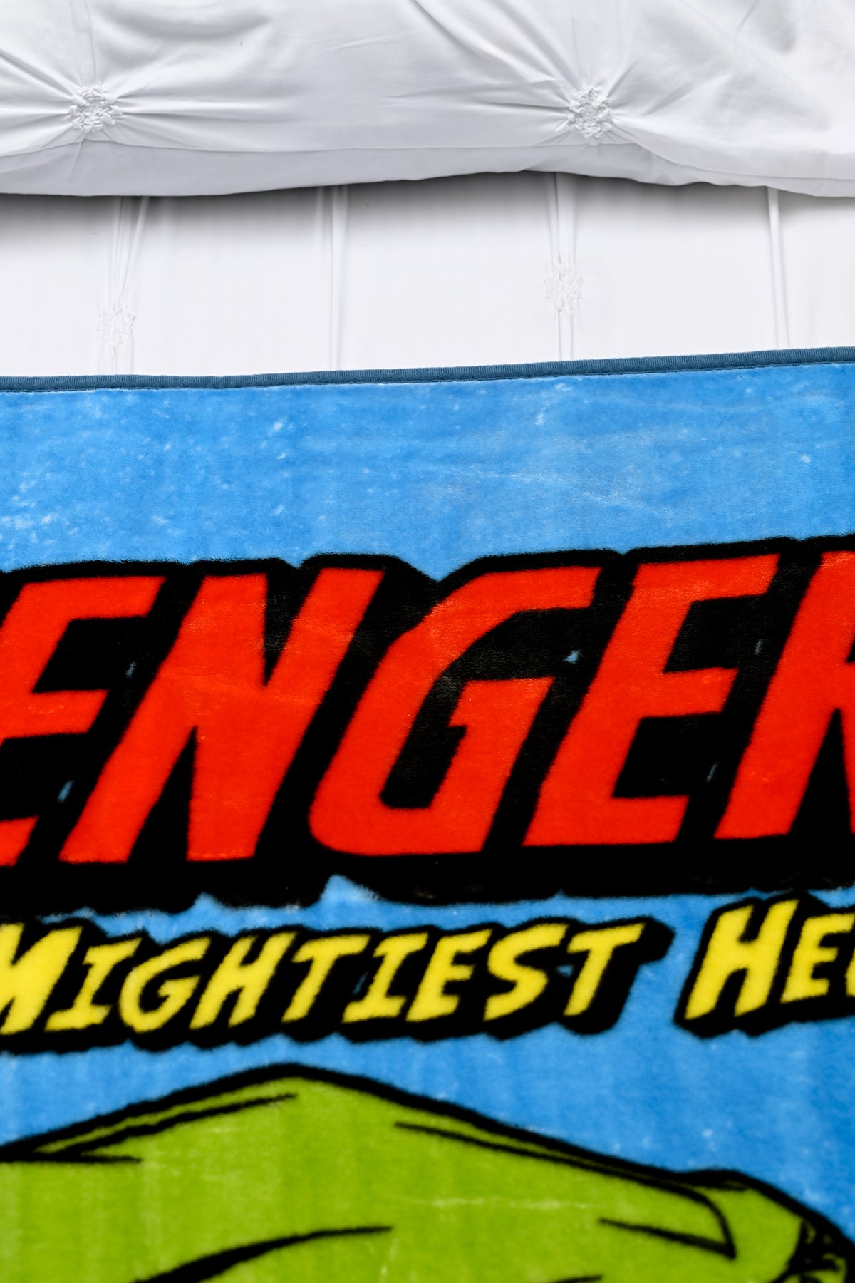 Avengers Raschel Blanket – Ultra-Soft & Lightweight 100% Polyester Throw – Blue
