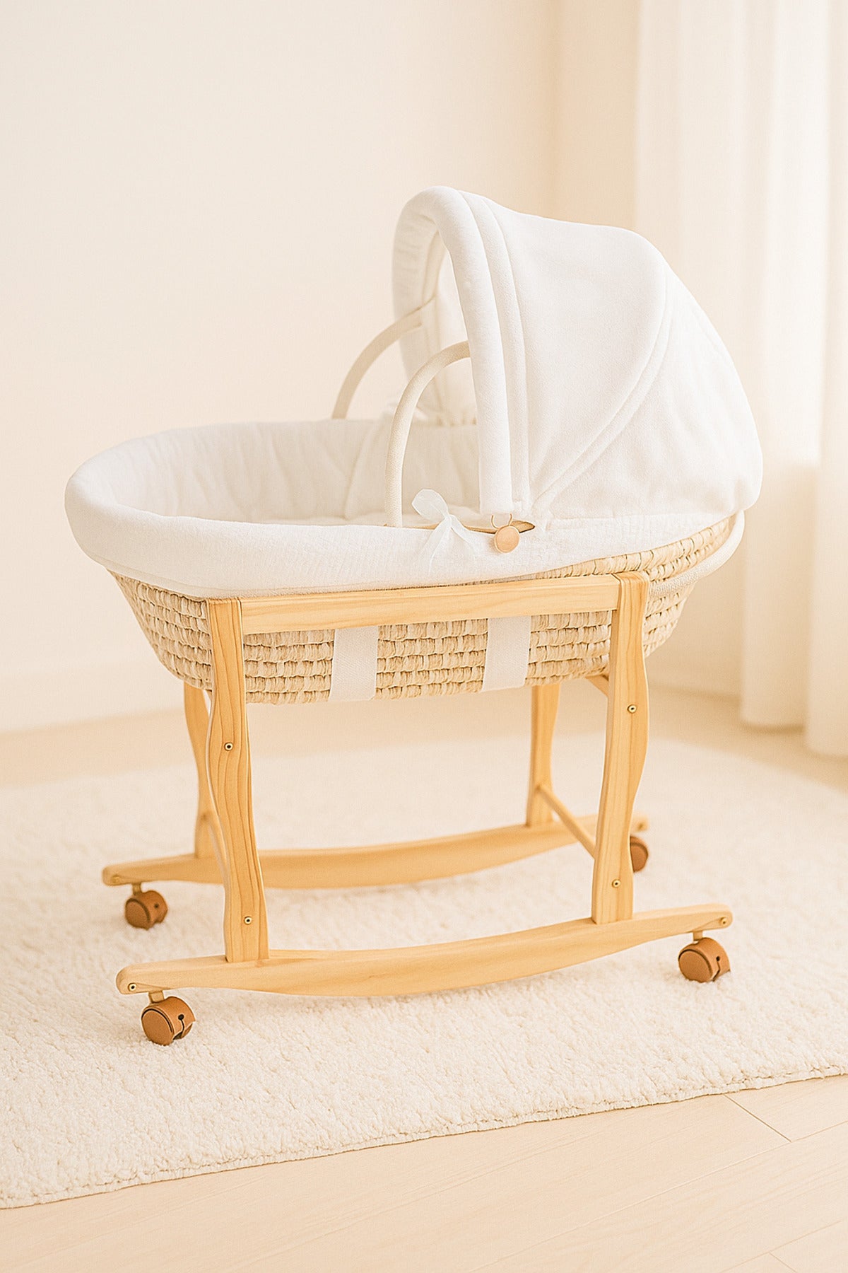 Kikibebe Wooden Moses Basket With Stand And Wheels – Wood