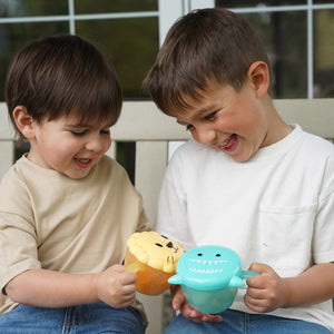 Melii Snack Container with Finger Trap - Turquoise Shark