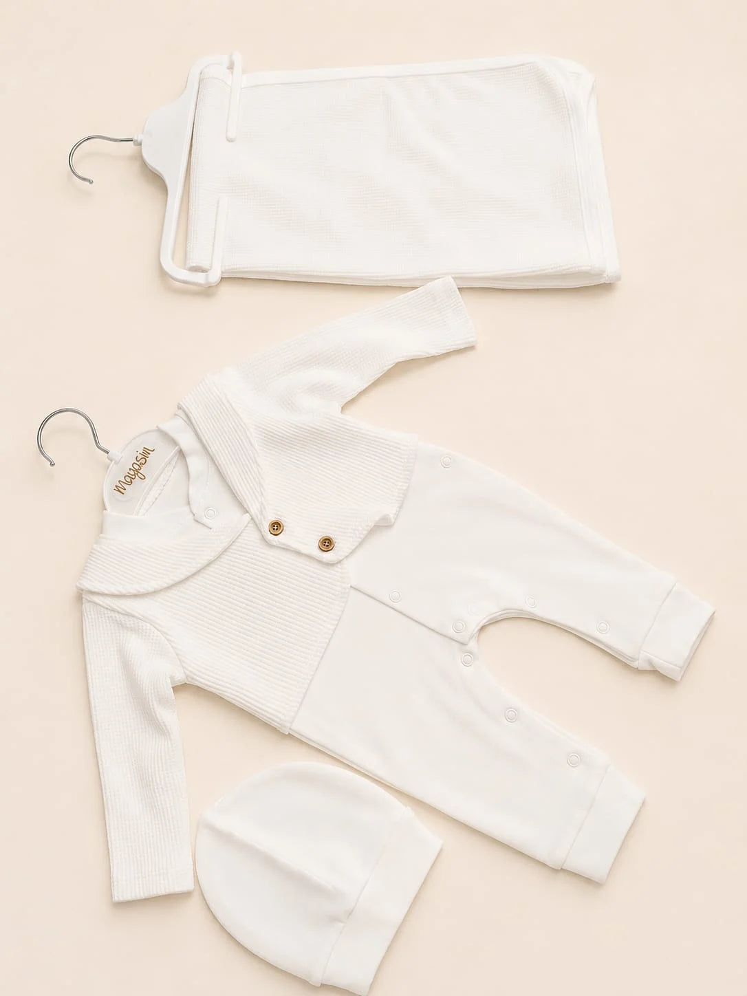 White Ribbed 3-Piece Set with Blanket & Hat